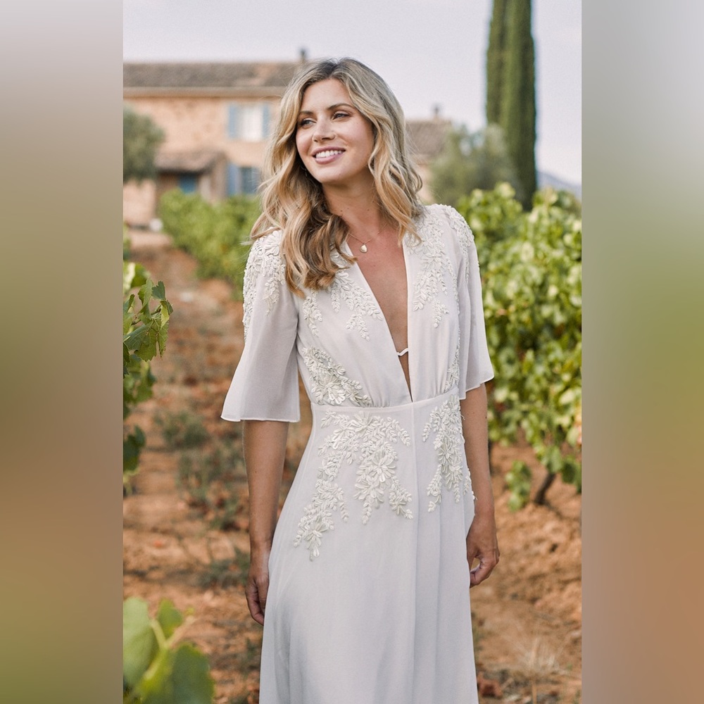 Hope and Ivy The Juliette Plunge Embellished Wedding Dress - US14